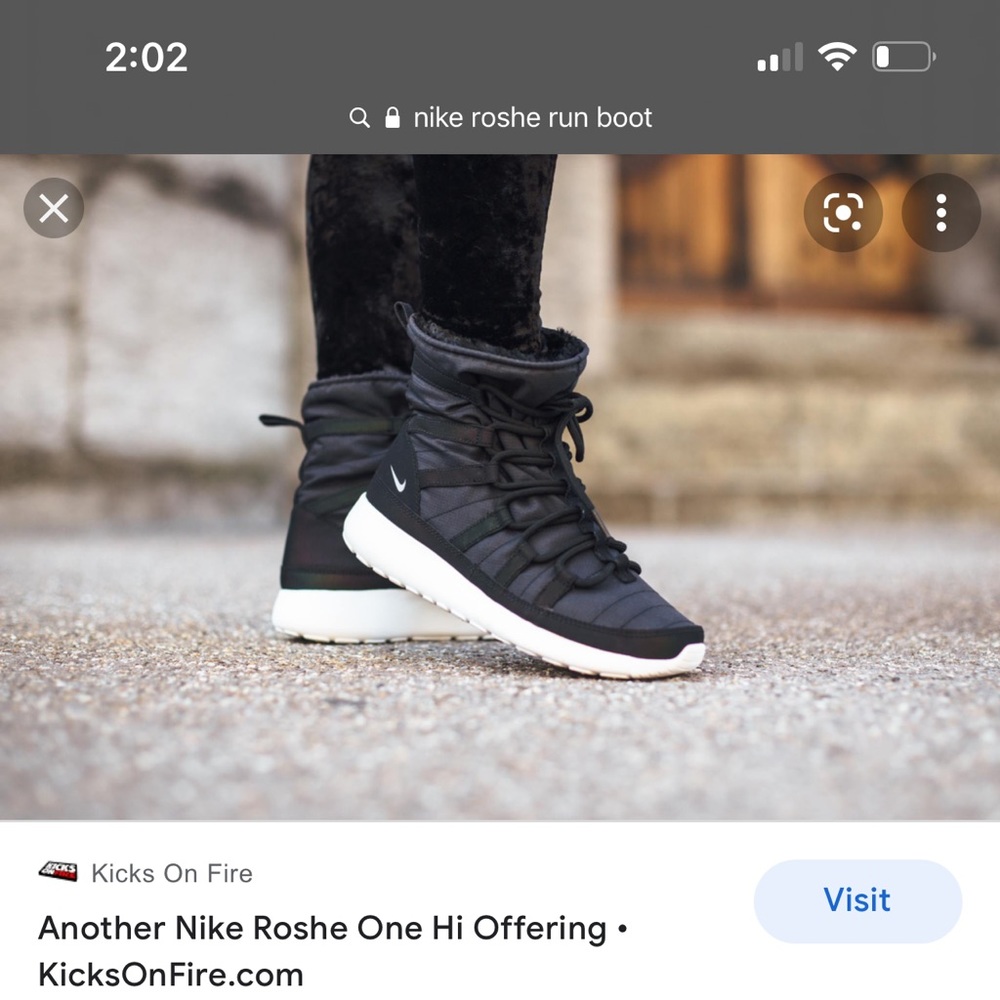 Nike women’s Roshe one boot sneaker